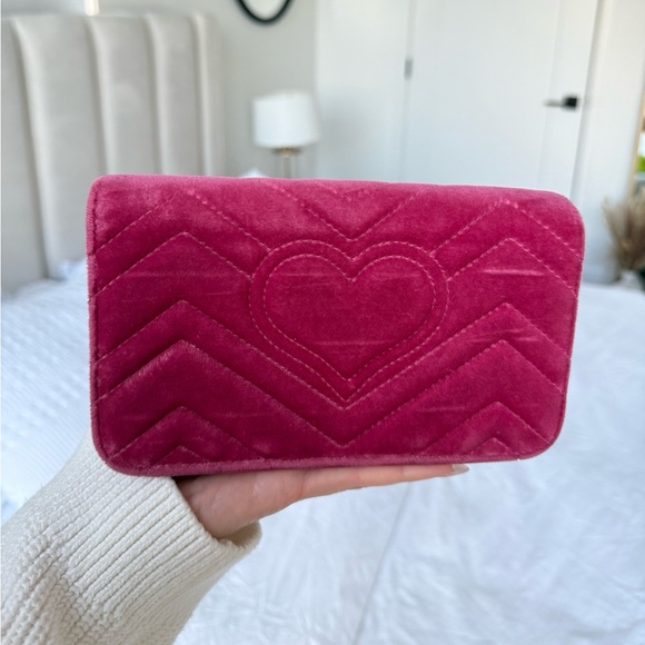 Pink Velvet Gucci Marmont 💕 Is in Great Condition ✨ - Picture 2 of 7